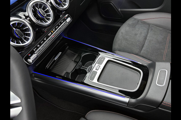 Mercedes-Benz GLA 180 Business Solution AMG | Trekhaak | MULTIBEAM LED | Nightpakket | Panoramaschuifdak | Smartphone Integratie | Keyless-Go comfortpakket | EASY PACK achterklep |