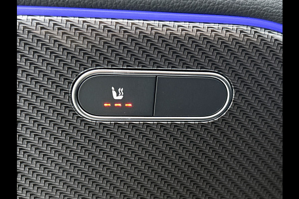 Mercedes-Benz GLA 180 Business Solution AMG | Trekhaak | MULTIBEAM LED | Nightpakket | Panoramaschuifdak | Smartphone Integratie | Keyless-Go comfortpakket | EASY PACK achterklep |