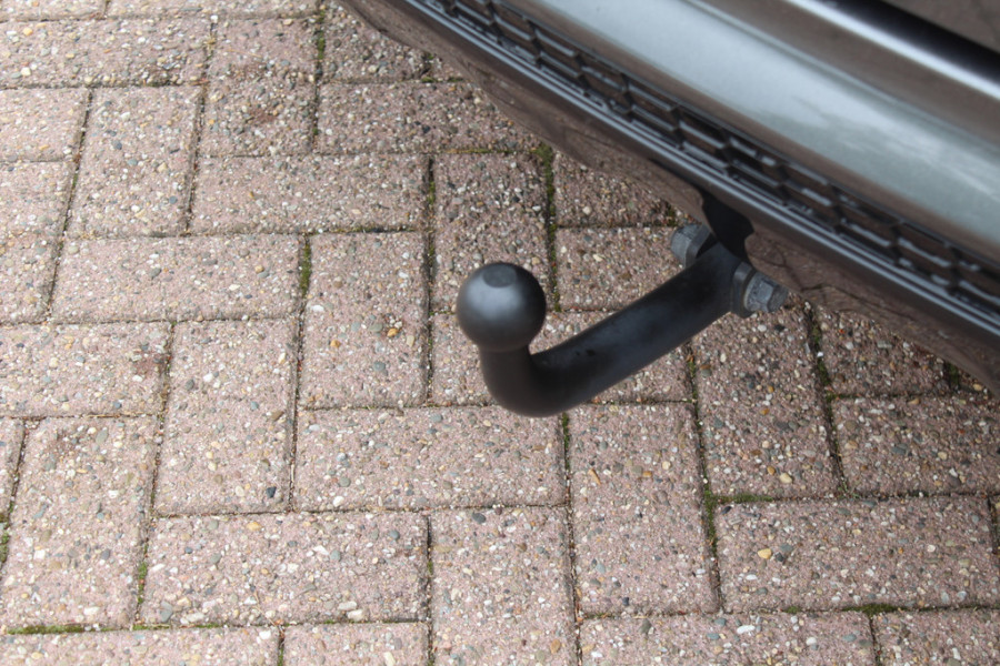 Ford Kuga 1.5 EcoBoost ST Line / Trekhaak / Camera / Leder&Alcantara / CarPlay / Keyless / B&O / 18'' / Navigatie / Dodehoek / DAB / Stoel+Stuurverwarming / Cruise Control