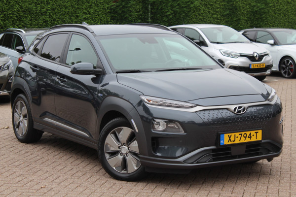 Hyundai Kona EV Premium 64 kWh / SoH 88.6% / Camera / Leder / Head-up / 18'' / Navigatie / Stuur+Stoelverwarming / Keyless / KRELL Audio / DAB / ACC