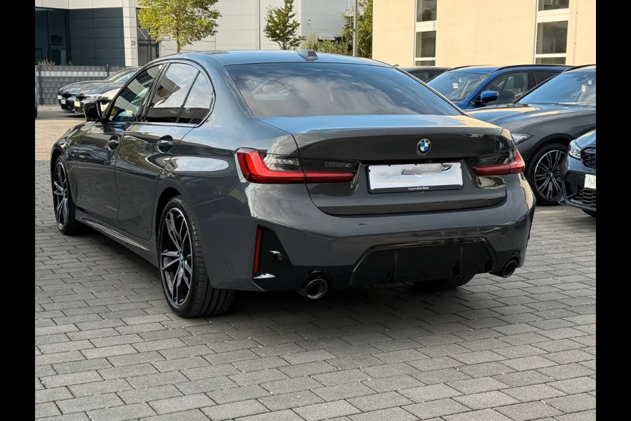 BMW 3-serie 320d xDrive M-SPORT ** LED, NAVI+, HALF-LEDER, HuD, ACC, 19-inch LMV, DRAVIT GRAU ** 1e EIG - UNFALLFREI - BMW GAR ** ** INFORMEER OOK NAAR ONZE AANTREKKELIJKE FINANCIAL-LEASE TARIEVEN **