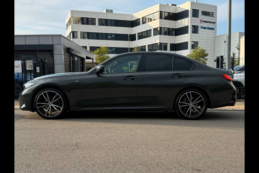 BMW 3-serie 320d xDrive M-SPORT ** LED, NAVI+, HALF-LEDER, HuD, ACC, 19-inch LMV, DRAVIT GRAU ** 1e EIG - UNFALLFREI - BMW GAR ** ** INFORMEER OOK NAAR ONZE AANTREKKELIJKE FINANCIAL-LEASE TARIEVEN **