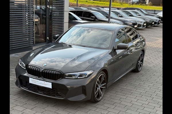 BMW 3-serie 320d xDrive M-SPORT ** LED, NAVI+, HALF-LEDER, HuD, ACC, 19-inch LMV, DRAVIT GRAU ** 1e EIG - UNFALLFREI - BMW GAR ** ** INFORMEER OOK NAAR ONZE AANTREKKELIJKE FINANCIAL-LEASE TARIEVEN **