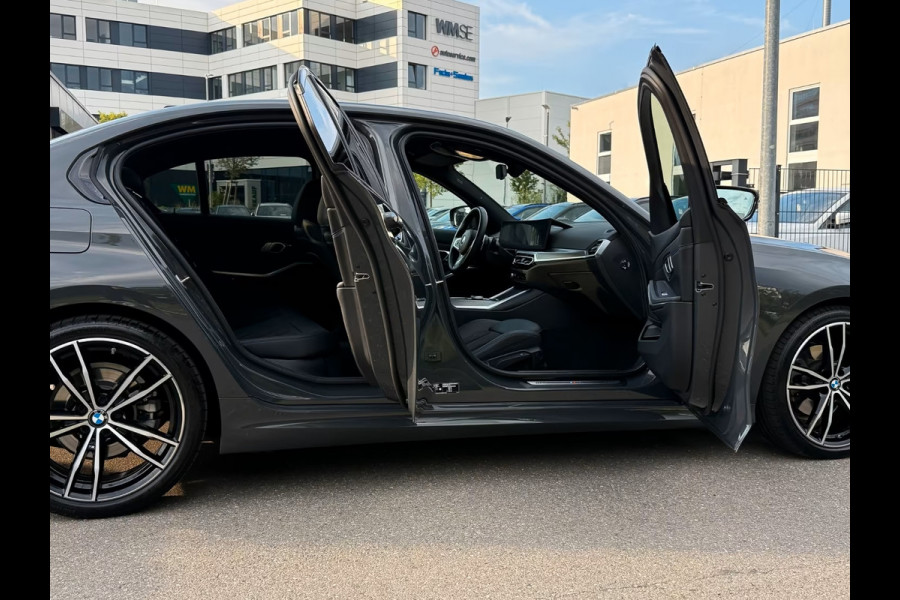 BMW 3-serie 320d xDrive M-SPORT ** LED, NAVI+, HALF-LEDER, HuD, ACC, 19-inch LMV, DRAVIT GRAU ** 1e EIG - UNFALLFREI - BMW GAR ** ** INFORMEER OOK NAAR ONZE AANTREKKELIJKE FINANCIAL-LEASE TARIEVEN **