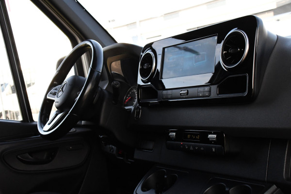 Mercedes-Benz Sprinter 319 V6 3.0 CDI L2H2 AMG Edition 360 Camera, Cruise, Carplay, 10,5'' Mbux, LED, Stoelverwarming, Standkachel, Automaat, Trekhaak, Uniek!