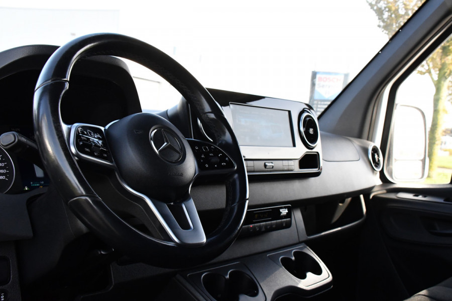 Mercedes-Benz Sprinter 319 V6 3.0 CDI L2H2 AMG Edition 360 Camera, Cruise, Carplay, 10,5'' Mbux, LED, Stoelverwarming, Standkachel, Automaat, Trekhaak, Uniek!