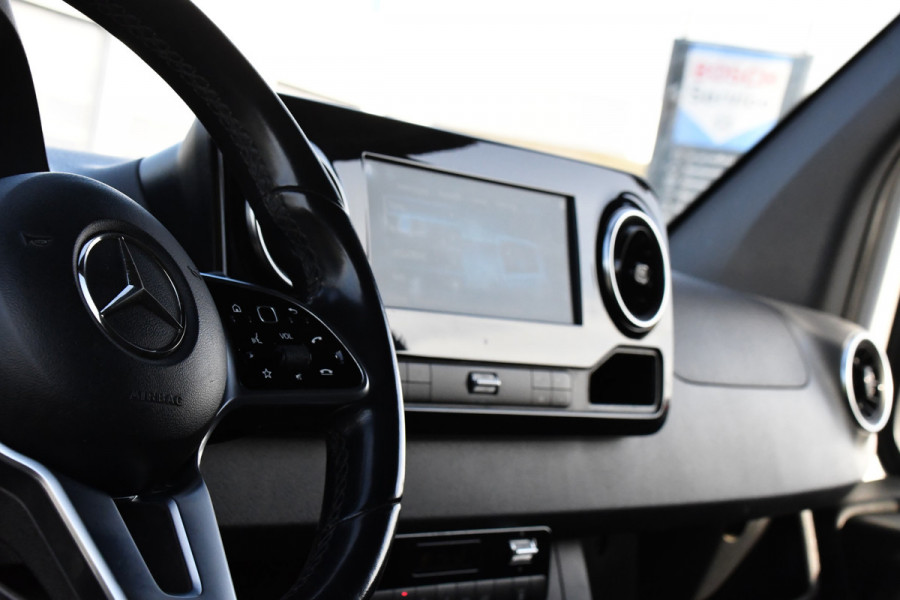 Mercedes-Benz Sprinter 319 V6 3.0 CDI L2H2 AMG Edition 360 Camera, Cruise, Carplay, 10,5'' Mbux, LED, Stoelverwarming, Standkachel, Automaat, Trekhaak, Uniek!