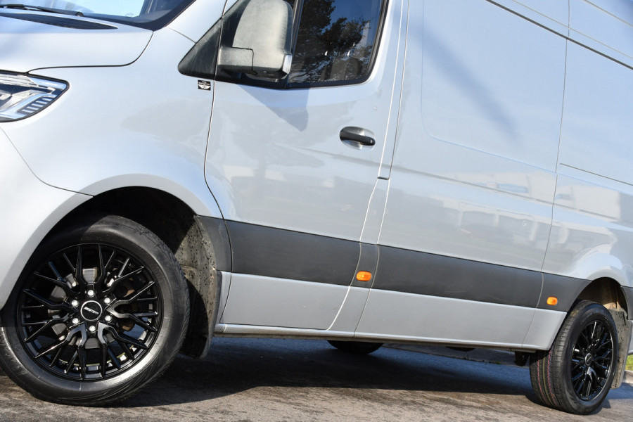 Mercedes-Benz Sprinter 319 V6 3.0 CDI L2H2 AMG Edition 360 Camera, Cruise, Carplay, 10,5'' Mbux, LED, Stoelverwarming, Standkachel, Automaat, Trekhaak, Uniek!