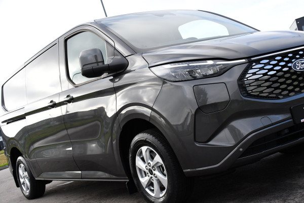 Ford E-Transit Cust. 340 L2H1 Limited 65 kWh DEMO, Virtual, Adaptieve Cruise, Camera, Carplay, Stoelverwarming, LED, 218pk, NAVI, Uniek!