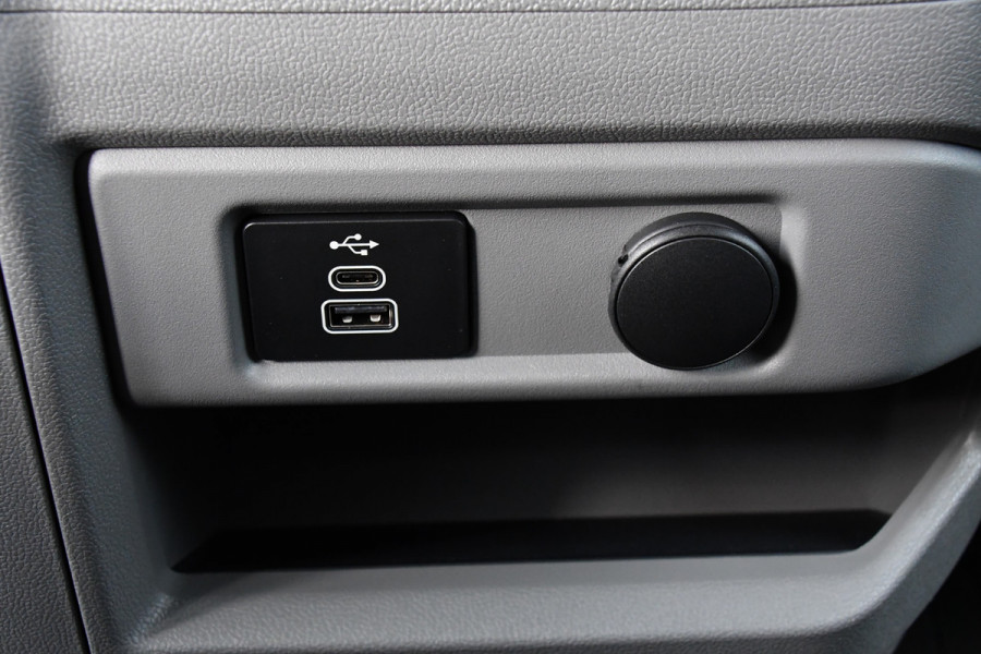 Ford E-Transit Cust. 340 L2H1 Limited 65 kWh DEMO, Virtual, Adaptieve Cruise, Camera, Carplay, Stoelverwarming, LED, 218pk, NAVI, Uniek!