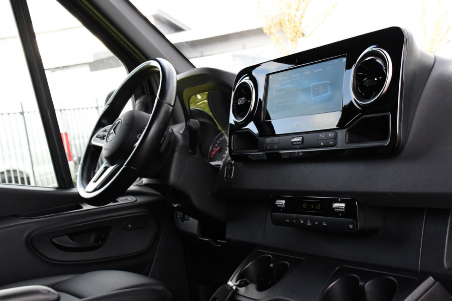 Mercedes-Benz Sprinter 317 1.9 CDI L3H2 RWD Black Edition Adaptieve Cruise, Camera, Carplay, 10,5'' Mbux, LED, Leder, Stoelverwarming, Dodehoek, NAVI, Uniek!