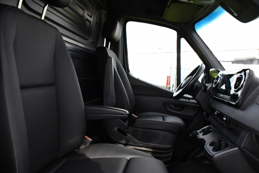 Mercedes-Benz Sprinter 317 1.9 CDI L3H2 RWD Black Edition Adaptieve Cruise, Camera, Carplay, 10,5'' Mbux, LED, Leder, Stoelverwarming, Dodehoek, NAVI, Uniek!