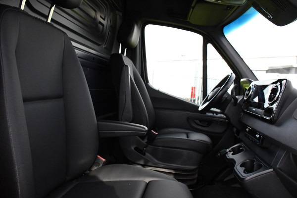 Mercedes-Benz Sprinter 317 1.9 CDI L3H2 RWD Black Edition Adaptieve Cruise, Camera, Carplay, 10,5'' Mbux, LED, Leder, Stoelverwarming, Dodehoek, NAVI, Uniek!