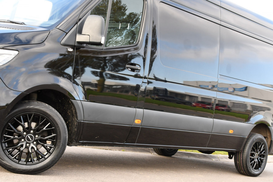 Mercedes-Benz Sprinter 317 1.9 CDI L3H2 RWD Black Edition Adaptieve Cruise, Camera, Carplay, 10,5'' Mbux, LED, Leder, Stoelverwarming, Dodehoek, NAVI, Uniek!