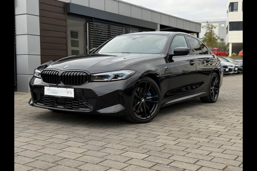 BMW 3-serie 320d xDrive M-SPORT ** LASER, NAVI+, HALF-LEDER, HuD, ACC, 19-inch LMV, H&K SOUND ** 1e EIG - UNFALLFREI - BMW GAR ** ** INFORMEER OOK NAAR ONZE AANTREKKELIJKE FINANCIAL-LEASE TARIEVEN **