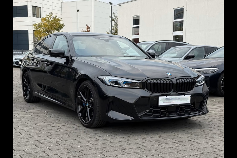 BMW 3-serie 320d xDrive M-SPORT ** LASER, NAVI+, HALF-LEDER, HuD, ACC, 19-inch LMV, H&K SOUND ** 1e EIG - UNFALLFREI - BMW GAR ** ** INFORMEER OOK NAAR ONZE AANTREKKELIJKE FINANCIAL-LEASE TARIEVEN **