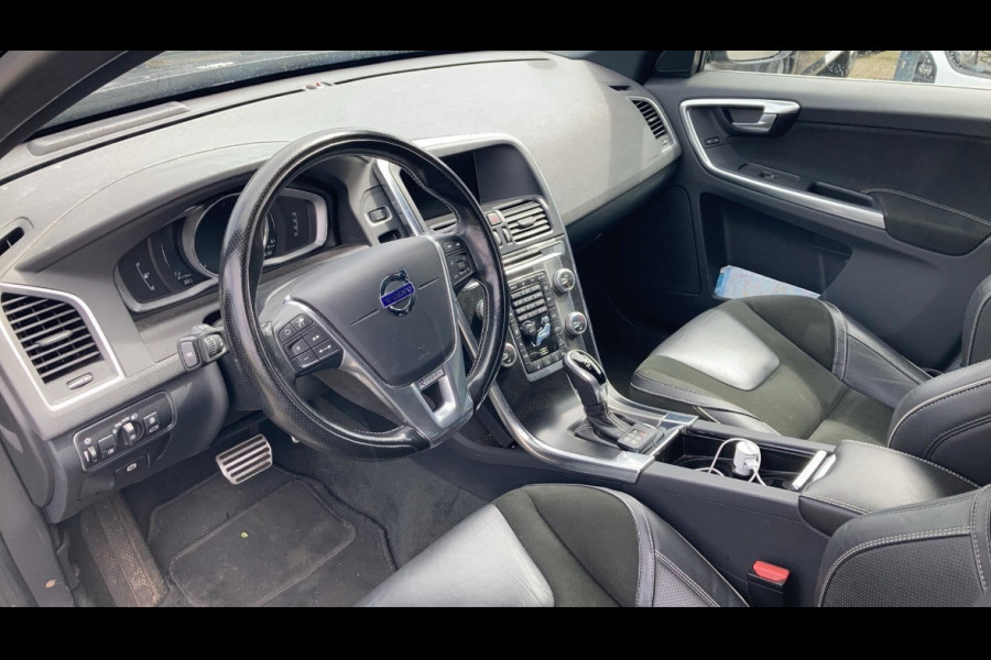 Volvo XC60 2.4 D4 Polar+ / Trekhaak / Panoramadak / Camera / Standverwarming / Leder&Alcantara / 18'' / Keyless / Navigatie / Stuur+Stoelverwarming / Blis / DAB / ACC
