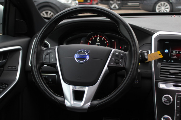 Volvo XC60 2.4 D4 Polar+ / Trekhaak / Panoramadak / Camera / Standverwarming / Leder&Alcantara / 18'' / Keyless / Navigatie / Stuur+Stoelverwarming / Blis / DAB / ACC