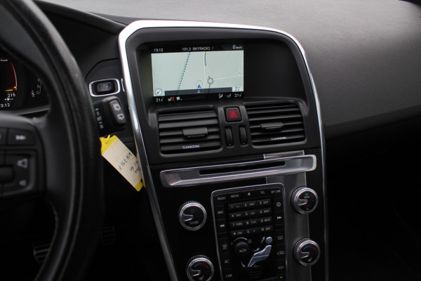 Volvo XC60 2.4 D4 Polar+ / Trekhaak / Panoramadak / Camera / Standverwarming / Leder&Alcantara / 18'' / Keyless / Navigatie / Stuur+Stoelverwarming / Blis / DAB / ACC