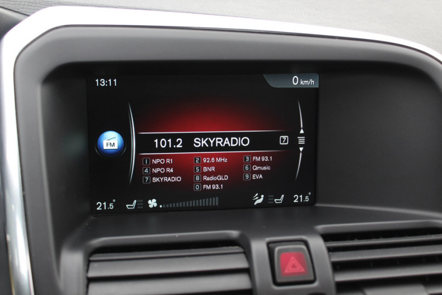 Volvo XC60 2.4 D4 Polar+ / Trekhaak / Panoramadak / Camera / Standverwarming / Leder&Alcantara / 18'' / Keyless / Navigatie / Stuur+Stoelverwarming / Blis / DAB / ACC