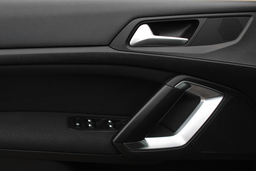 Peugeot 308 SW 1.6 BlueHDI Blue Lease Executive / Panoramadak / Navigatie / Parkeerhulp V+A / 16'' / DAB / Cruise Control