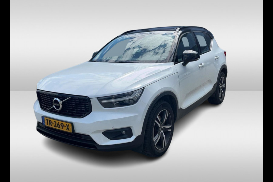 Volvo XC40 2.0 T4 R-Design / Trekhaak / Panoramadak / Camera / Harman Kardon / Leder&Alcantara / 19'' / Bliss / CarPlay / Stoelverwarming / DAB / ACC