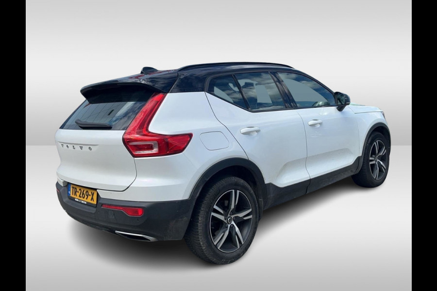 Volvo XC40 2.0 T4 R-Design / Trekhaak / Panoramadak / Camera / Harman Kardon / Leder&Alcantara / 19'' / Bliss / CarPlay / Stoelverwarming / DAB / ACC