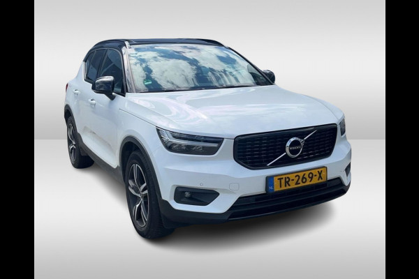 Volvo XC40 2.0 T4 R-Design / Trekhaak / Panoramadak / Camera / Harman Kardon / Leder&Alcantara / 19'' / Bliss / CarPlay / Stoelverwarming / DAB / ACC