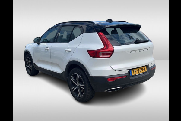 Volvo XC40 2.0 T4 R-Design / Trekhaak / Panoramadak / Camera / Harman Kardon / Leder&Alcantara / 19'' / Bliss / CarPlay / Stoelverwarming / DAB / ACC