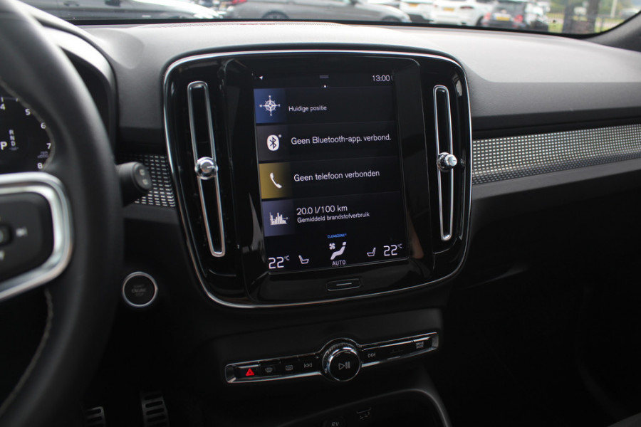 Volvo XC40 2.0 T4 R-Design / Trekhaak / Panoramadak / Camera / Harman Kardon / Leder&Alcantara / 19'' / Bliss / CarPlay / Stoelverwarming / DAB / ACC