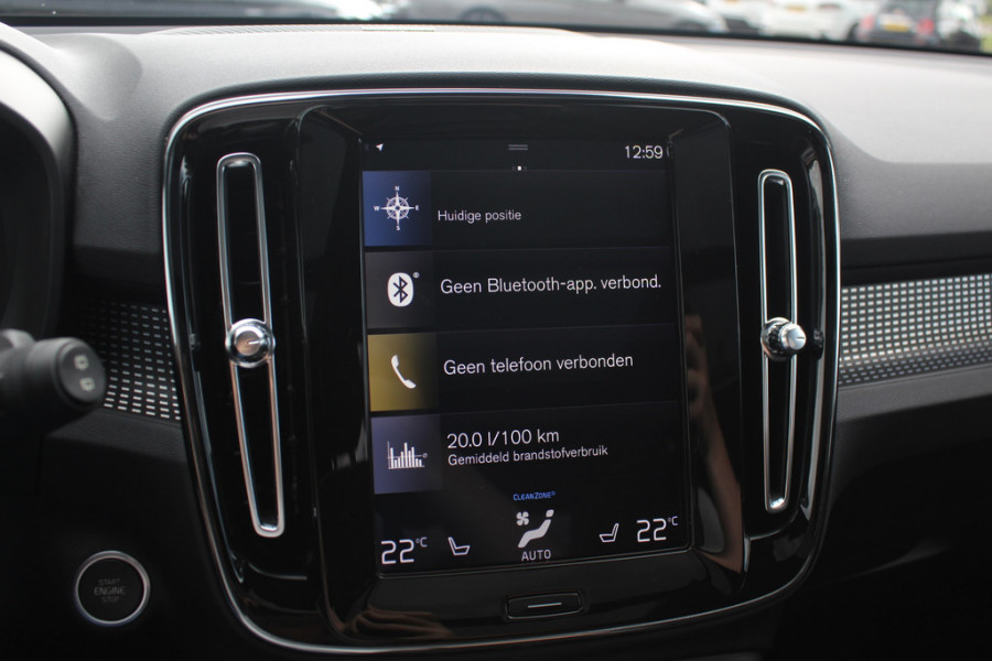 Volvo XC40 2.0 T4 R-Design / Trekhaak / Panoramadak / Camera / Harman Kardon / Leder&Alcantara / 19'' / Bliss / CarPlay / Stoelverwarming / DAB / ACC