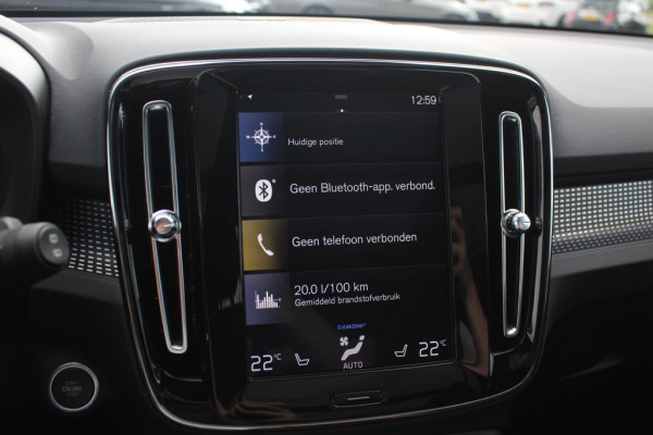 Volvo XC40 2.0 T4 R-Design / Trekhaak / Panoramadak / Camera / Harman Kardon / Leder&Alcantara / 19'' / Bliss / CarPlay / Stoelverwarming / DAB / ACC
