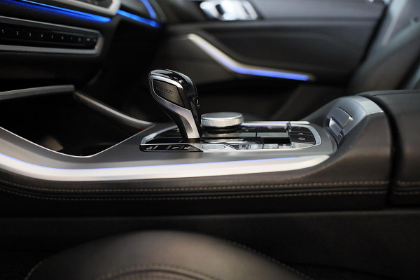 BMW X5 XDrive45e M Sportpakket / Acc / Head Up / HK / Lane Assist / Dode Hoek / Leder / Open Pano / Luchtvering / Laser / 22