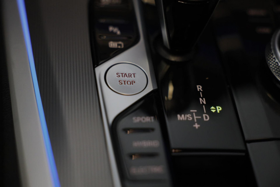 BMW X5 XDrive45e M Sportpakket / Acc / Head Up / HK / Lane Assist / Dode Hoek / Leder / Open Pano / Luchtvering / Laser / 22