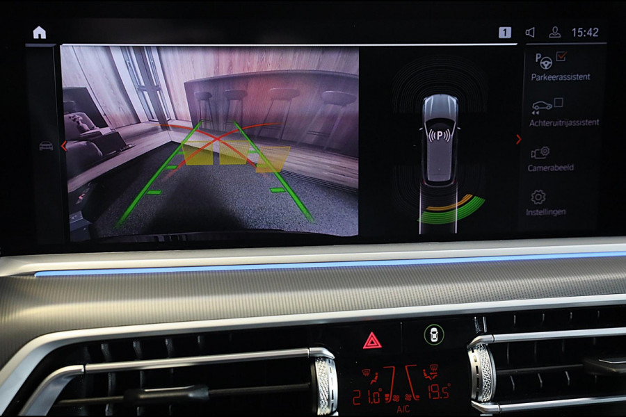 BMW X5 XDrive45e M Sportpakket / Acc / Head Up / HK / Lane Assist / Dode Hoek / Leder / Open Pano / Luchtvering / Laser / 22