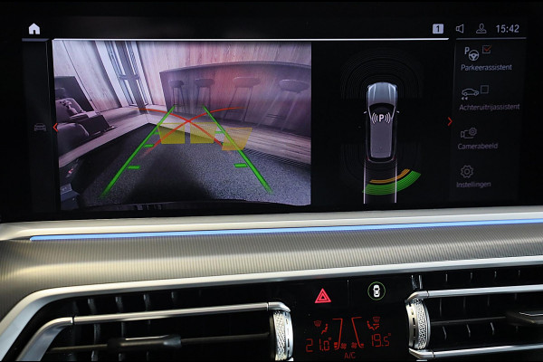 BMW X5 XDrive45e M Sportpakket / Acc / Head Up / HK / Lane Assist / Dode Hoek / Leder / Open Pano / Luchtvering / Laser / 22