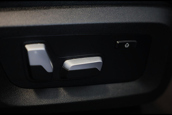 BMW X5 XDrive45e M Sportpakket / Acc / Head Up / HK / Lane Assist / Dode Hoek / Leder / Open Pano / Luchtvering / Laser / 22