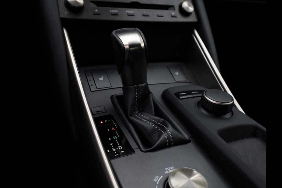 Lexus IS 300h Hybrid Business Line | Safety Pack | Leder | Stoelverwarmin
