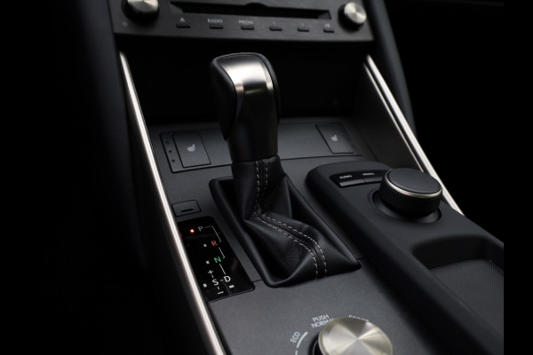 Lexus IS 300h Hybrid Business Line | Safety Pack | Leder | Stoelverwarmin