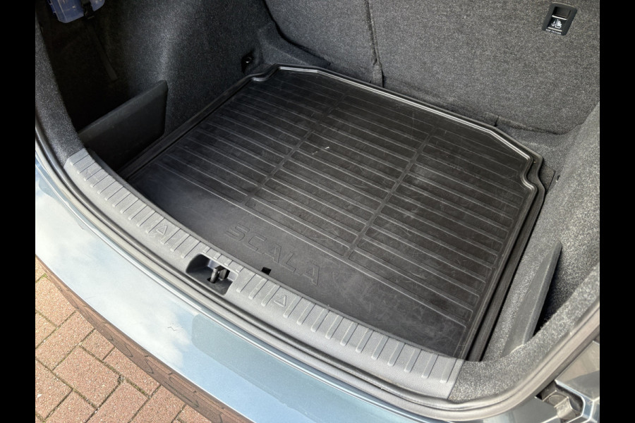 Škoda SCALA 1.0 TSi Sport Business CLIMA/CRUISE/CARPLAY/DAB/PDC/18INCH/TREKHAAK