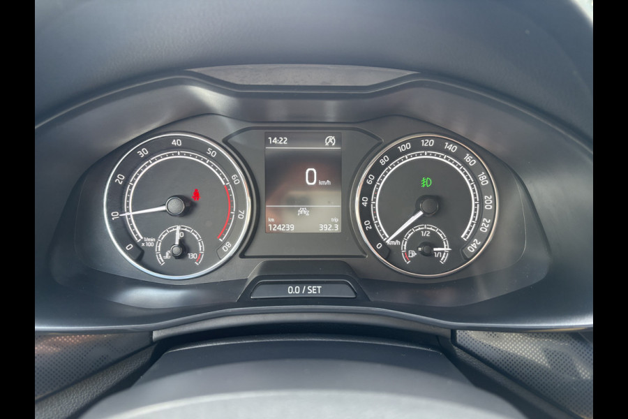 Škoda SCALA 1.0 TSi Sport Business CLIMA/CRUISE/CARPLAY/DAB/PDC/18INCH/TREKHAAK