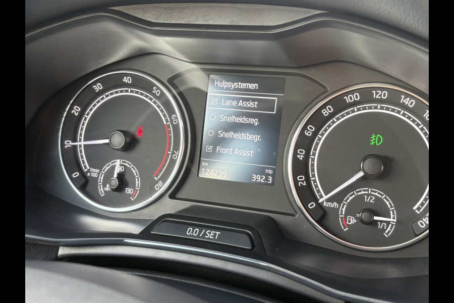 Škoda SCALA 1.0 TSi Sport Business CLIMA/CRUISE/CARPLAY/DAB/PDC/18INCH/TREKHAAK