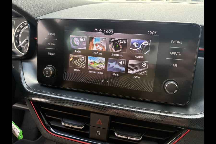 Škoda SCALA 1.0 TSi Sport Business CLIMA/CRUISE/CARPLAY/DAB/PDC/18INCH/TREKHAAK