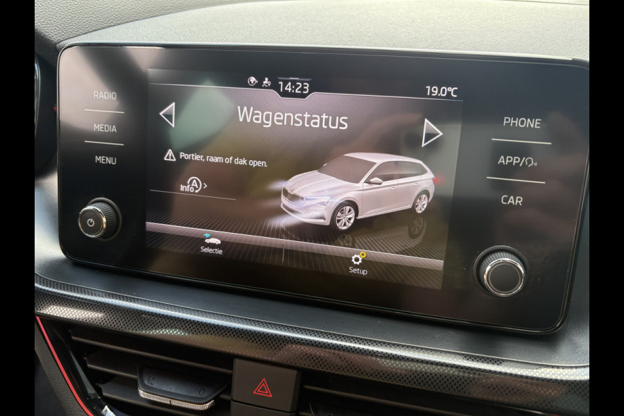 Škoda SCALA 1.0 TSi Sport Business CLIMA/CRUISE/CARPLAY/DAB/PDC/18INCH/TREKHAAK