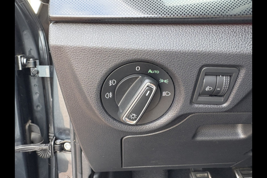 Škoda SCALA 1.0 TSi Sport Business CLIMA/CRUISE/CARPLAY/DAB/PDC/18INCH/TREKHAAK