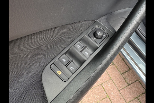 Škoda SCALA 1.0 TSi Sport Business CLIMA/CRUISE/CARPLAY/DAB/PDC/18INCH/TREKHAAK