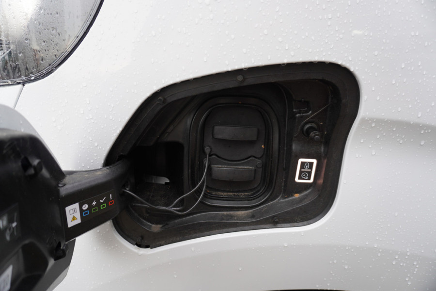 Peugeot e-Expert EV L2 75 kWh Elektrisch Automaat nr. V216 | Airco | Cruise | Navi | Camera