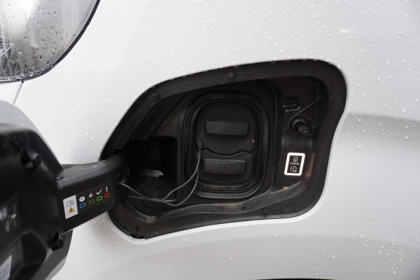 Peugeot e-Expert EV L2 75 kWh Elektrisch Automaat nr. V216 | Airco | Cruise | Navi | Camera