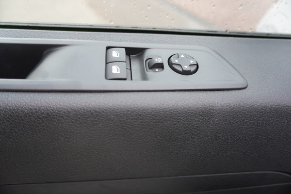 Peugeot e-Expert EV L2 75 kWh Elektrisch Automaat nr. V216 | Airco | Cruise | Navi | Camera
