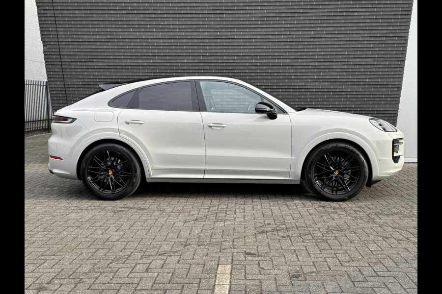 Porsche Cayenne Coupé 3.0 E-Hybrid / Fabrieksgarantie / Matrix Koplampen / 4 Wielbesturing / Chrono Pakket / Leder / Adaptieve Cruise Control / 21 Inch / Trekhaak / Bose / Stoelverwarming voor+achter / Panoramadak / Luchtvering